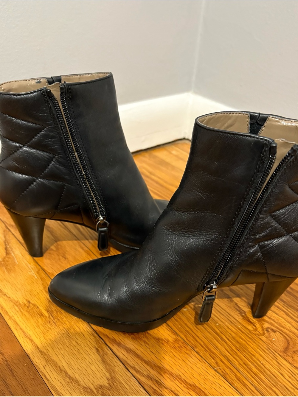 Ecco Black Leather Ankle Boots with Quilted Section Size 35EU/5.5 US